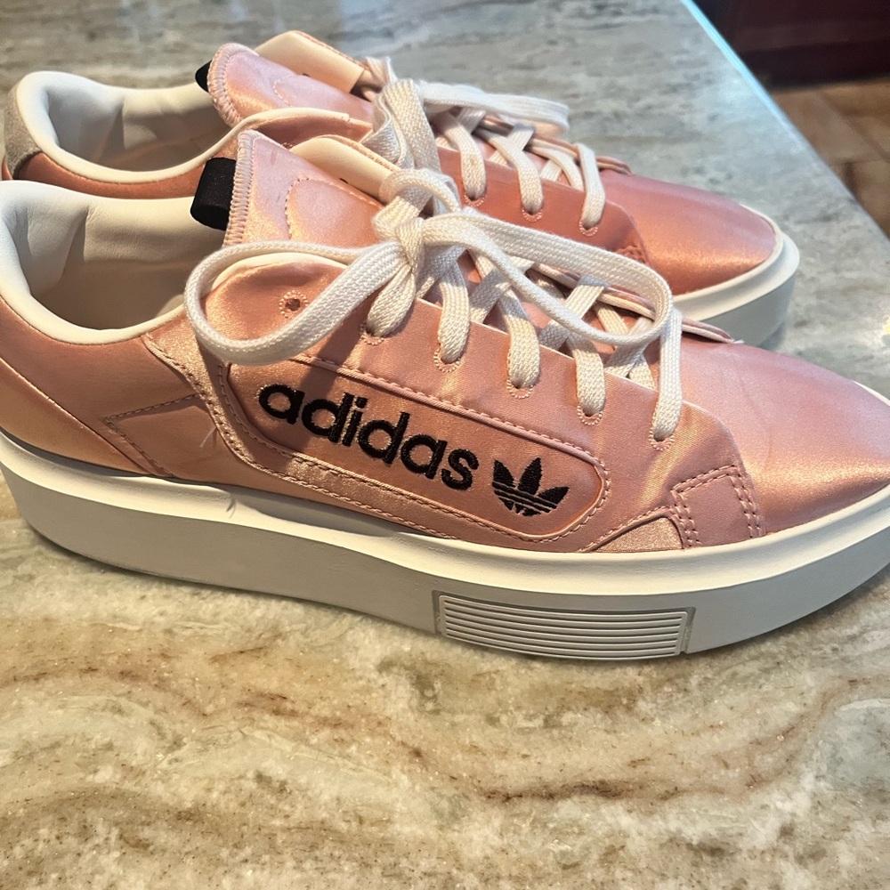 Adidas Sleek Super light pink